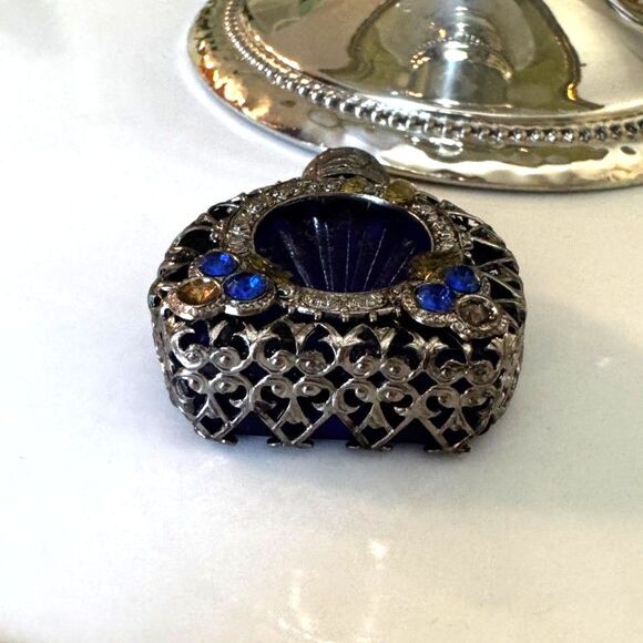Beautiful antique cobalt blue glass perfume bottle, filigree casing gorgeous - Picture 5 of 5